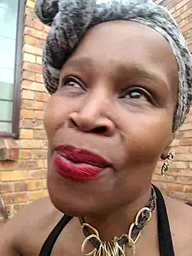 AfricanSquirtingQueen webcam
