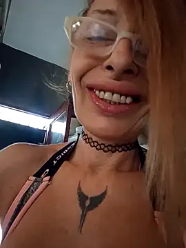 frozenwaffle - FrozenWaffle's free webcam - UK Sex Cams