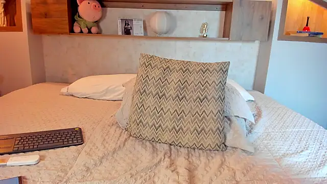 emilly_beaumont - Emilly_Beaumont's free webcam - UK Sex Cams