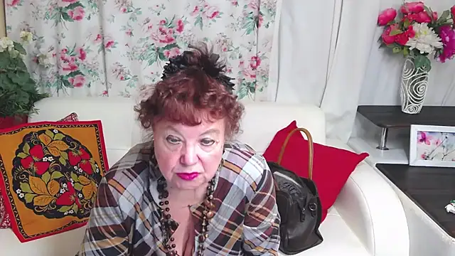 yourhotgranny - YourHotGranny's free webcam - UK Sex Cams