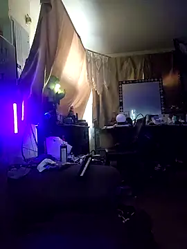 Hotredheadandtoungelasher webcam