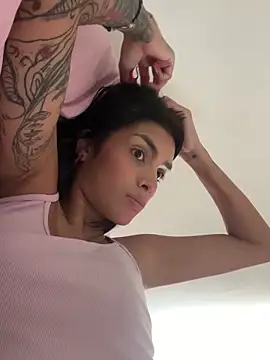 Webcam Model (DeuxGold)  is live.Free join now!