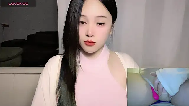 美女woaiqinqin在线直播