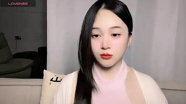 美女woaiqinqin在线直播