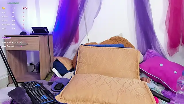 Queensamantha777 webcam