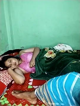 Hotcouple1100 webcam