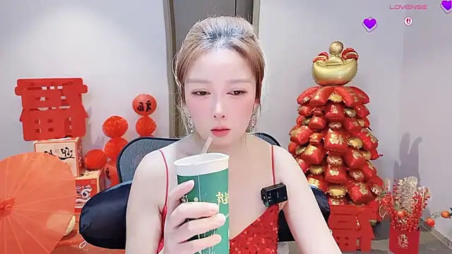 美女YERR0在线直播