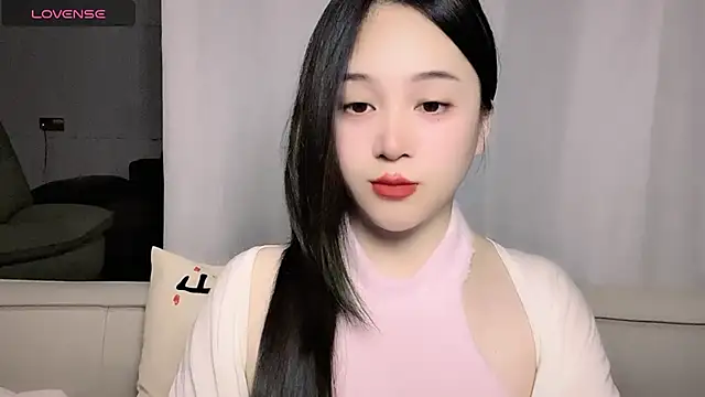 美女woaiqinqin在线直播