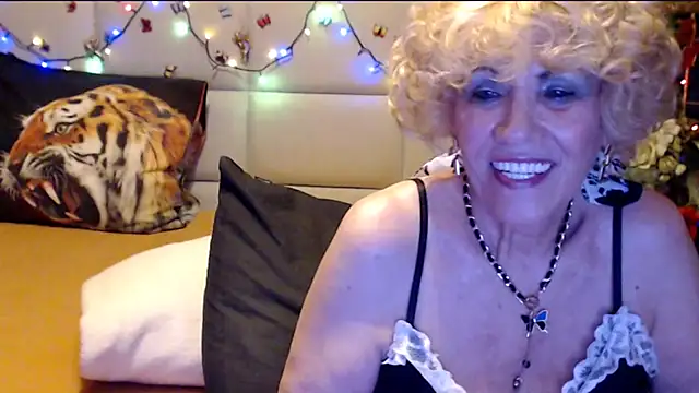 HappyWomanOn webcam