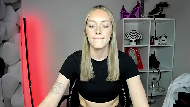 EvelynBlond webcam