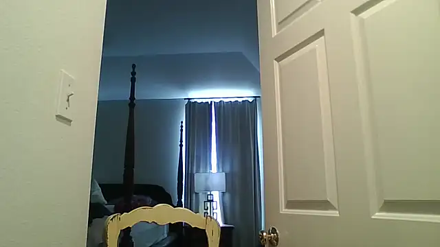 YelpedAverting webcam