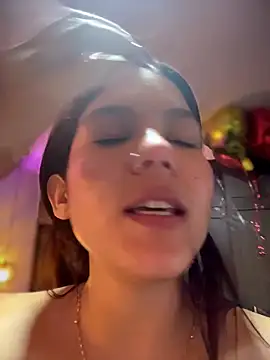 CherrySmirkXXX webcam