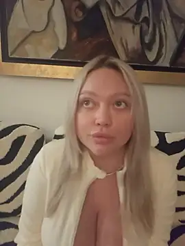 Webcam Model (misstitmouseofficial)  is live.Free join now!