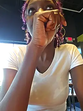 oliviaprettypussy from StripChat is Freechat