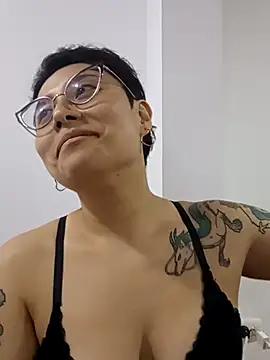 Juliexxxxtasy webcam