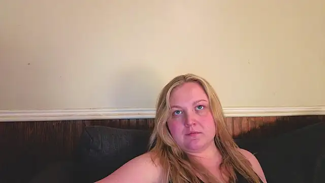 PhatAssBlond webcam