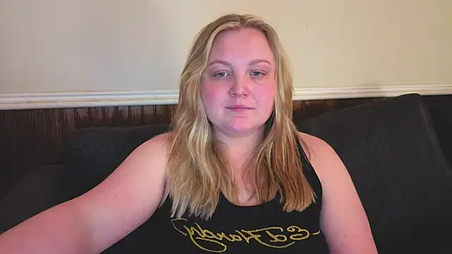 PhatAssBlond webcam