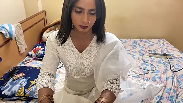 LuvLayla Live Webcam on Stripchat