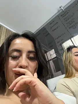 Antonella_Julieta webcam