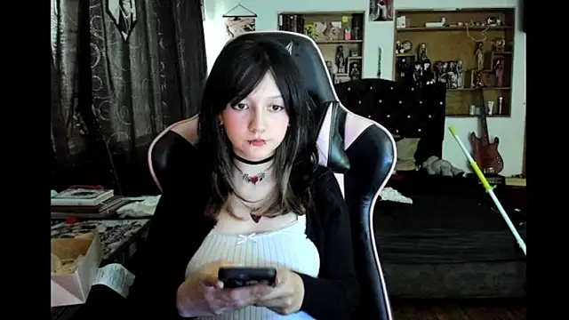 maki_zein_ (F young) - SHOW PUSSY 🖤❤️