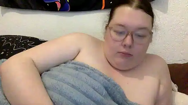 sexycurvyemilyy (G young) - tits out 15 mins/ spread ass but plug