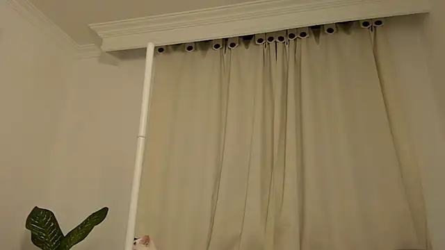 canelleGarces webcam