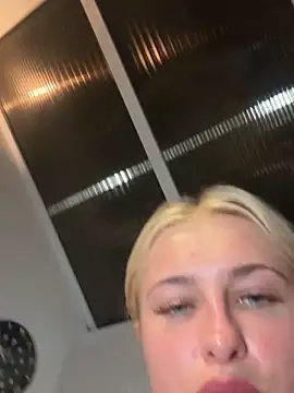 babybluexox (F young) - Pussy play 🐱