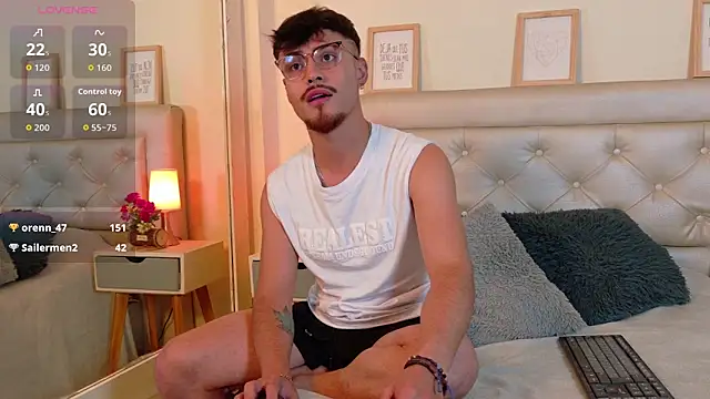 Aiden_Gray webcam