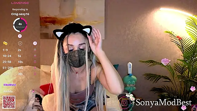 Sonya-Love webcam
