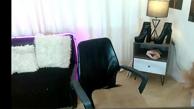 FuckingDolls69 webcam