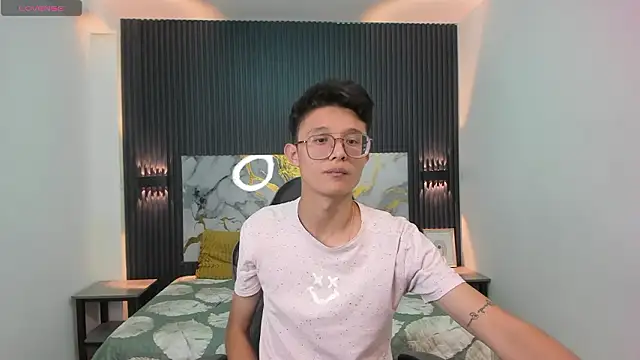 santiagorusso18 - SantiagoRusso18's free webcam - UK Sex Cams