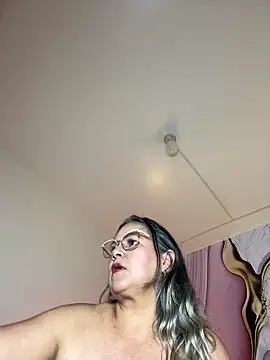 Lucy_Milf_474 webcam