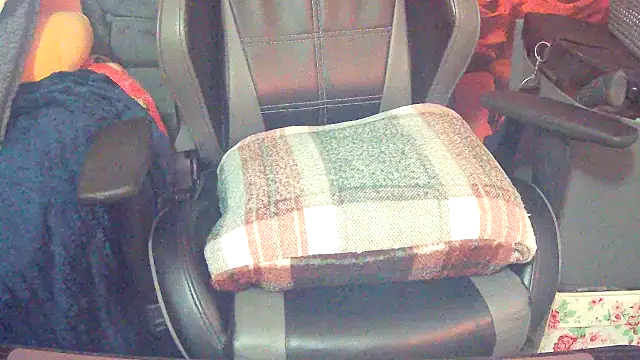 Playful_MILF_Demi webcam