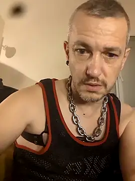 Nyctalopie8579 webcam