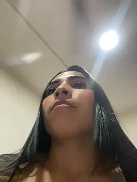 Webcam Model (Rosa_25x)  is live.Free join now!