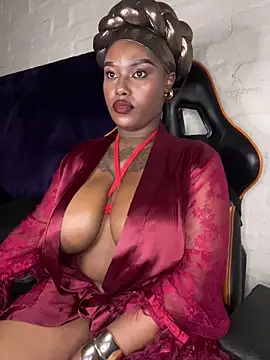 QUEEN_NOBUHLE_FEMDOM_777 webcam