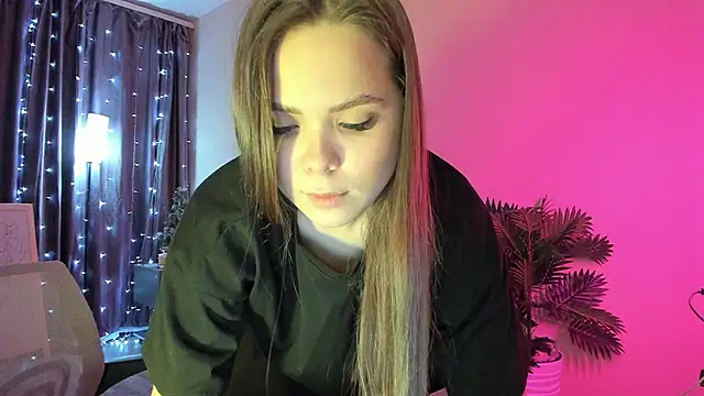 Kira_love_81 webcam