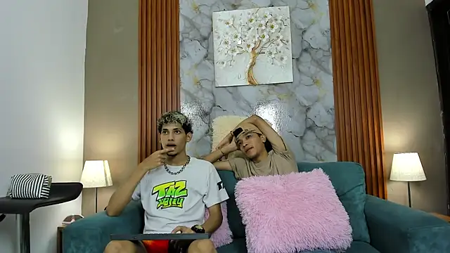 YOUNG_BOYS_HELL webcam