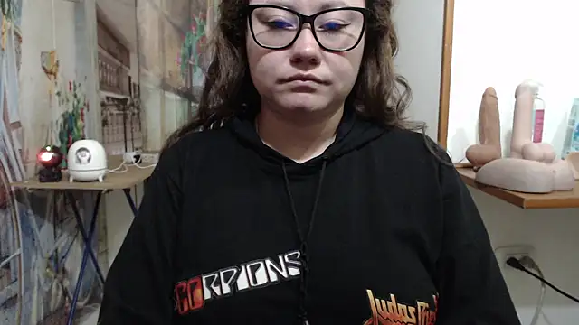 curly_greeneyed webcam