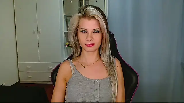 KristineGlow webcam