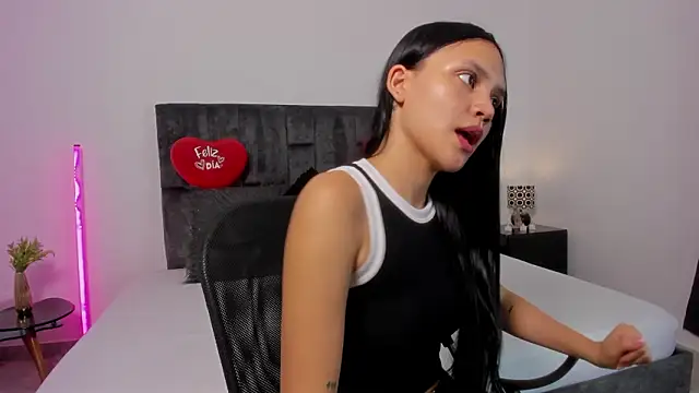 Malory_Saenzz webcam