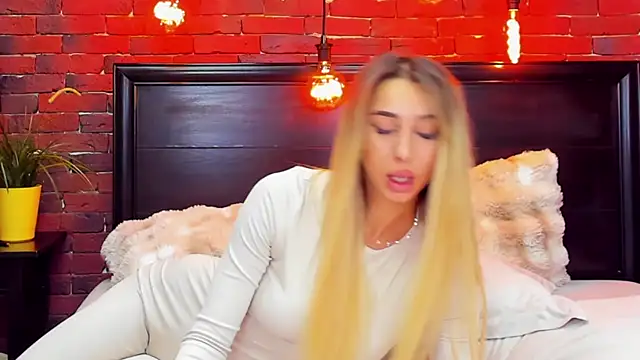 ChristynaRoss webcam