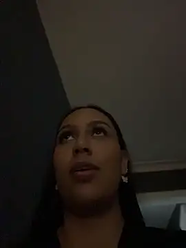 Webcam Model (MiilaBlake) is live