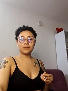 Juliexxxxtasy webcam