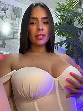 Webcam Model (Mau_White)  is live.Free join now!