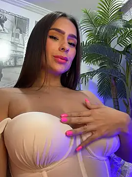 Webcam Model (Mau_White)  is live.Free join now!