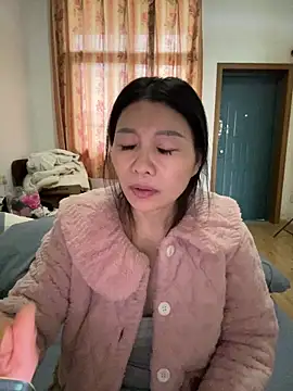 美女xiiuuff18在线直播
