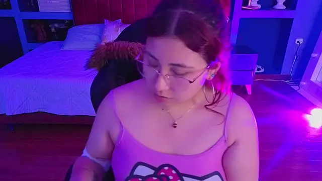 littlee_red - Littlee_red's free webcam - UK Sex Cams