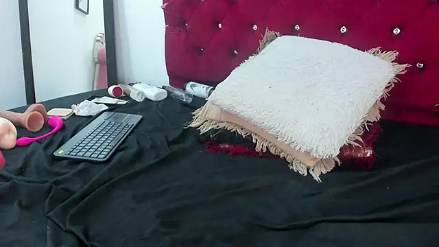 Melody_Megann webcam