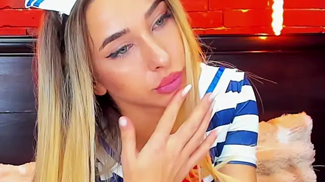 ChristynaRoss webcam